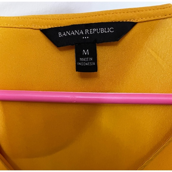 Banana Republic gold dress blouse - size M - side zipper - gently used - Picture 3 of 4